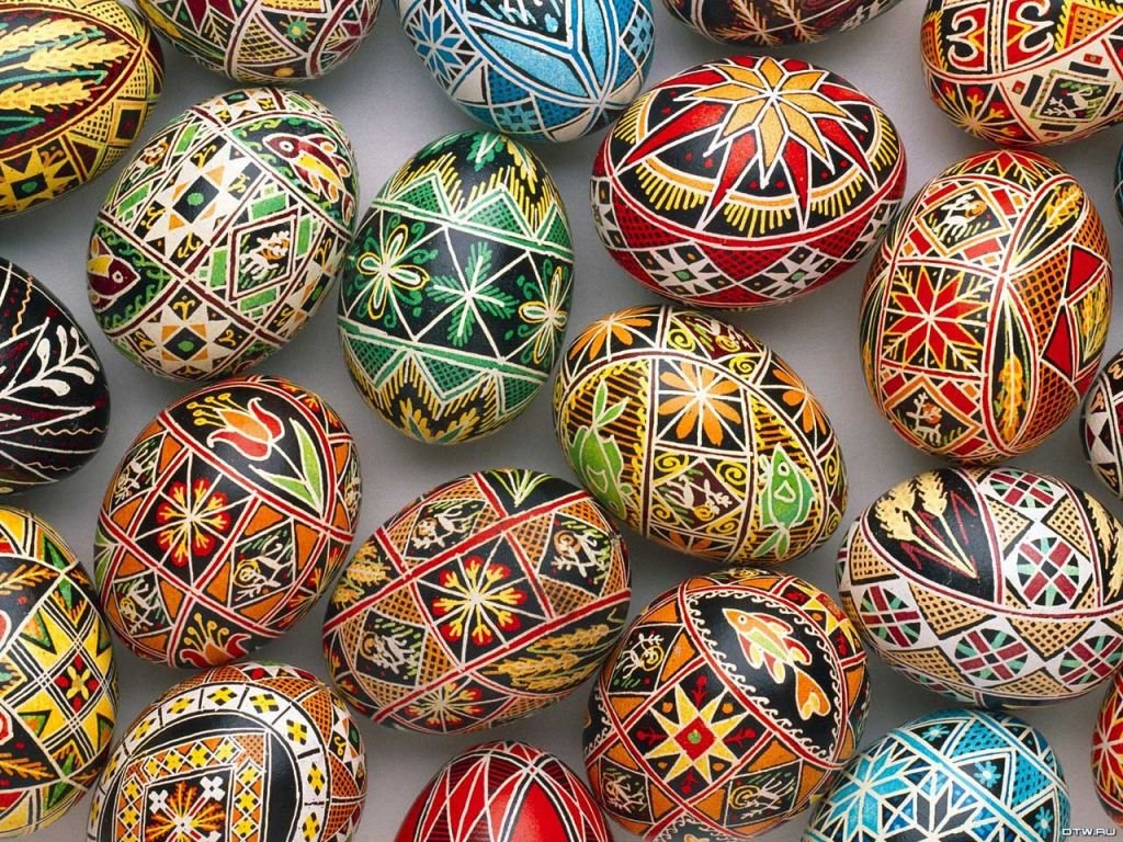 https://mosolyszendvics.blogcdn.p3k.hu/files/2014/04/beautiful-designed-easter-eggs-wallpaper.jpg